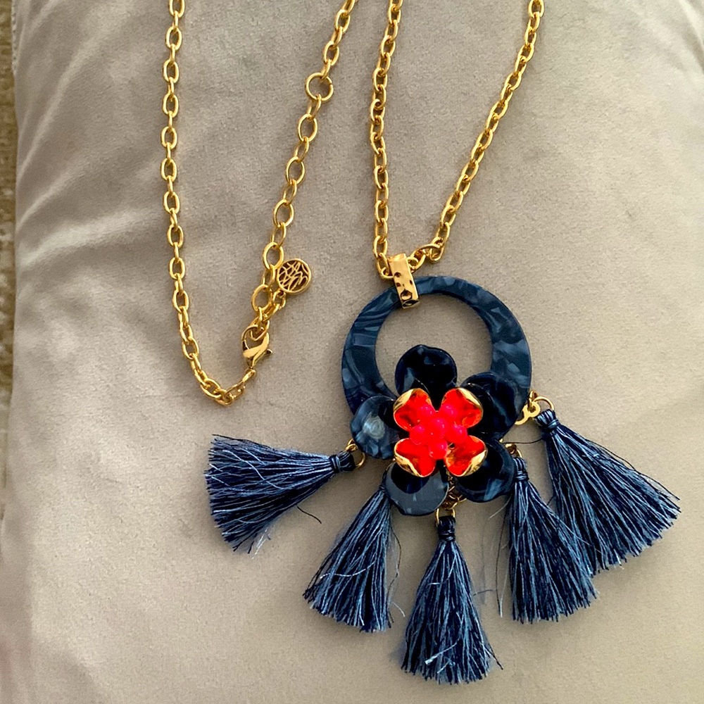An exquisite touch to any outfit with this unique flower pendant